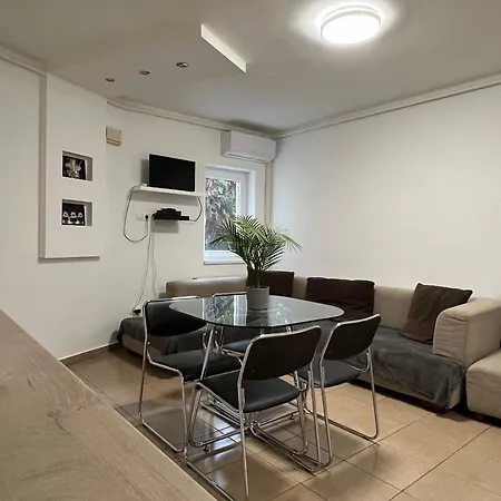 Nmg Apartman - Peter Utca Pécs Exterior photo